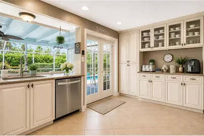1352 Oaklawn Ct, Fort Myers, FL 33919 - Photo 6