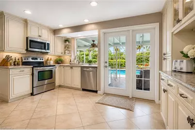 1352 Oaklawn Ct, Fort Myers, FL 33919 - Photo 8