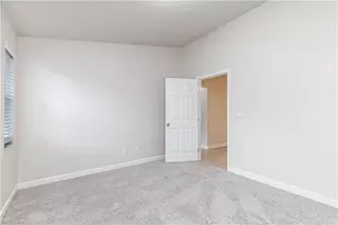 321 NE 10th St, Cape Coral, FL 33909 - Photo 12