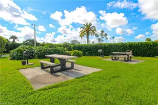 7794 Emerald Cir, Naples, FL 34109 - Photo 12