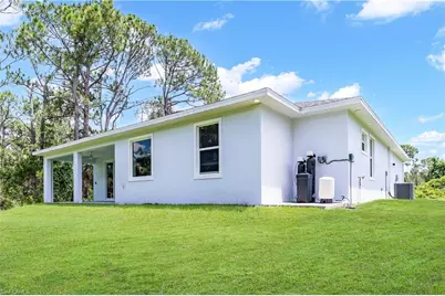 578 Woodview Dr, Lehigh Acres, FL 33972 - Photo 4