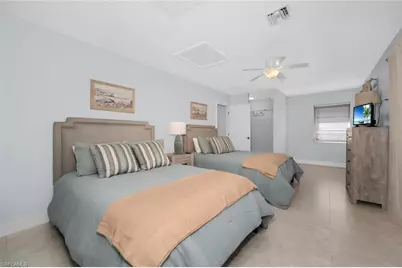 385 Willet Ave, Naples, FL 34108 - Photo 10