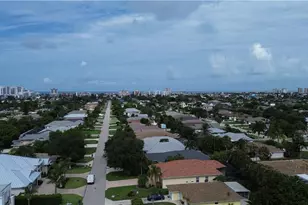 685 95th Ave N, Naples, FL 34108 - Photo 2
