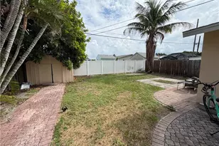 685 95th Ave N, Naples, FL 34108 - Photo 18