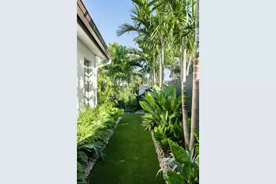 36 Las Brisas Way #37, Naples, FL 34108 - Photo 16