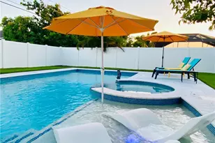 564 107th Ave N, Naples, FL 34108 - Photo 1