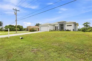 1120 NE 32nd Ln, Cape Coral, FL 33909 - Photo 4