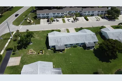 1527 Edgewater Cir, Fort Myers, FL 33919 - Photo 10
