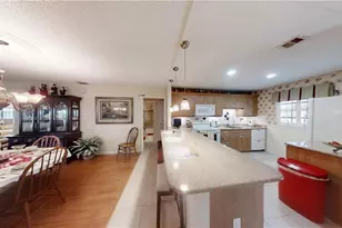 1527 Edgewater Cir, Fort Myers, FL 33919 - Photo 18