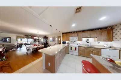 1527 Edgewater Cir, Fort Myers, FL 33919 - Photo 2