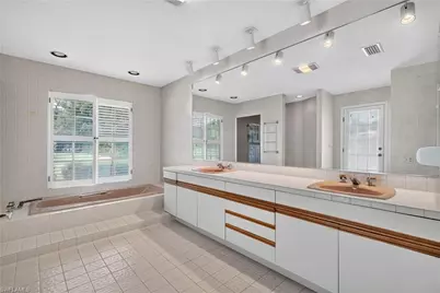 700 Hollybriar Ln, Naples, FL 34108 - Photo 24