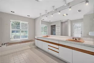 700 Hollybriar Ln, Naples, FL 34108 - Photo 24