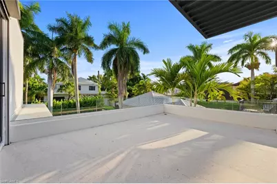 376 1st Ave N, Naples, FL 34102 - Photo 42