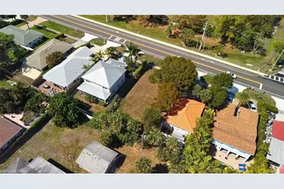 686 111th Ave N, Naples, FL 34108 - Photo 4