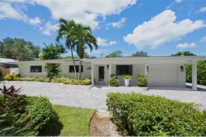 1274 Pine Ct, Naples, FL 34102 - Photo 2