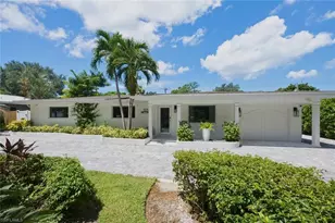 1274 Pine Ct, Naples, FL 34102 - Photo 2