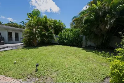 1274 Pine Ct, Naples, FL 34102 - Photo 50