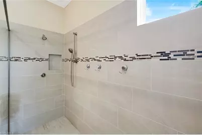 8362 Viale Cir, Naples, FL 34114 - Photo 18