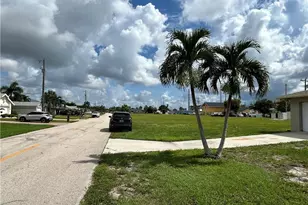 3805/3807 SE 15th Pl, Cape Coral, FL 33904 - Photo 20