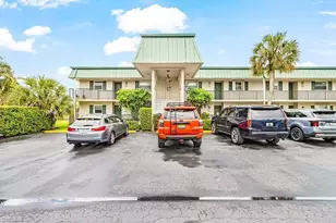 600 Valley Stream Dr, Naples, FL 34113 - Photo 2