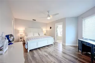 586 Beachwalk Cir, Naples, FL 34108 - Photo 16