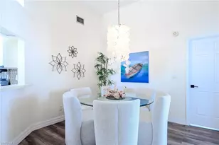 586 Beachwalk Cir, Naples, FL 34108 - Photo 14