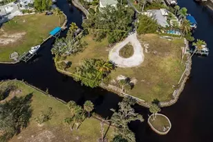 27201 Del Ln, Bonita Springs, FL 34135 - Photo 4