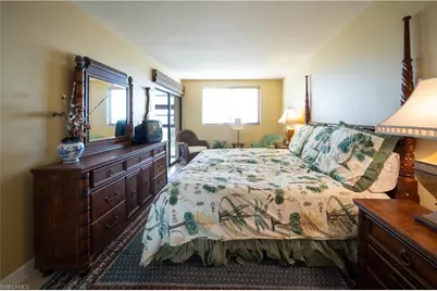 807 River Point Dr #304D, Naples, FL 34102 - Photo 6
