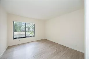 425 Wildwood Ln, Naples, FL 34105 - Photo 12