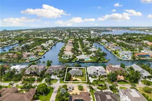 605 21st Ave S, Naples, FL 34102 - Photo 4