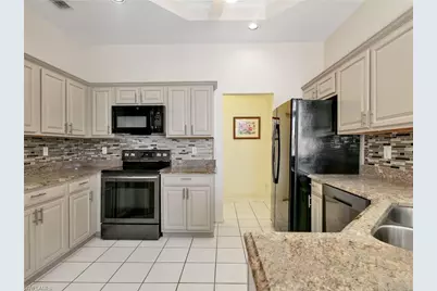 6832 Compton Ln S, Naples, FL 34104 - Photo 10