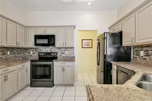 6832 Compton Ln S, Naples, FL 34104 - Photo 10
