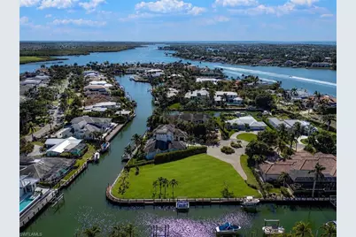 2185 Trout Ct, Naples, FL 34102 - Photo 4