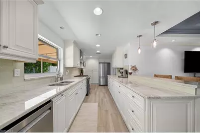 1135 7th St S, Naples, FL 34102 - Photo 4