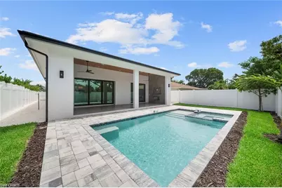 638 93rd Ave N, Naples, FL 34108 - Photo 2
