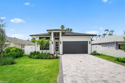 658 93rd Ave N, Naples, FL 34108 - Photo 2