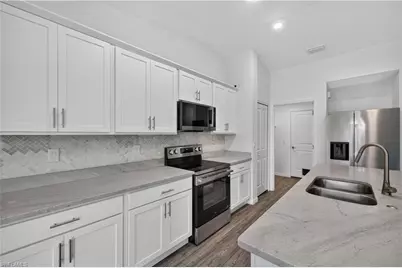 204 NW 28th Ter, Cape Coral, FL 33993 - Photo 6