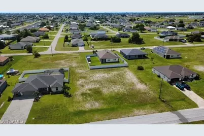 1922 NW 9th Pl, Cape Coral, FL 33993 - Photo 2