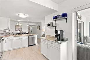 7360 Glenmoor Ln, Naples, FL 34104 - Photo 10