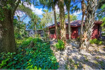 2490 Outrigger Ln, Naples, FL 34104 - Photo 2