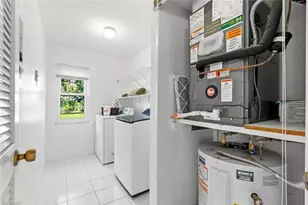 784 Landover Cir, Naples, FL 34104 - Photo 22