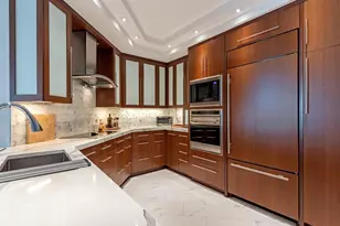 60 Seagate Dr, Naples, FL 34103 - Photo 4