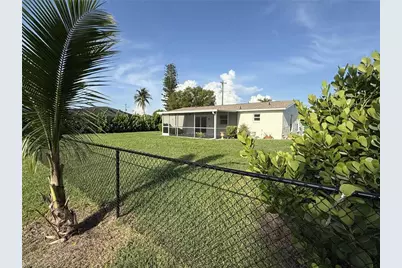 525 SE 11th Ct, Cape Coral, FL 33990 - Photo 2
