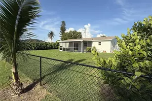 525 SE 11th Ct, Cape Coral, FL 33990 - Photo 2