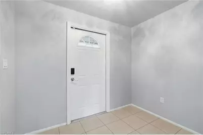 4900 Tahiti Ln, Naples, FL 34112 - Photo 4