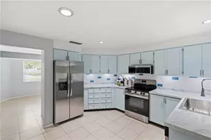 4900 Tahiti Ln, Naples, FL 34112 - Photo 10