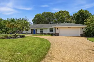 4900 Tahiti Ln, Naples, FL 34112 - Photo 2