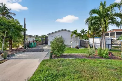 656 Palm Ave, Goodland, FL 34102 - Photo 10