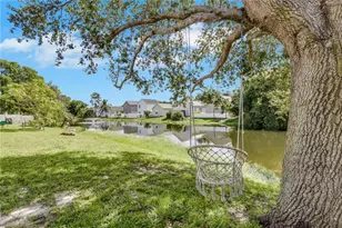 254 Leawood Cir, Naples, FL 34104 - Photo 4