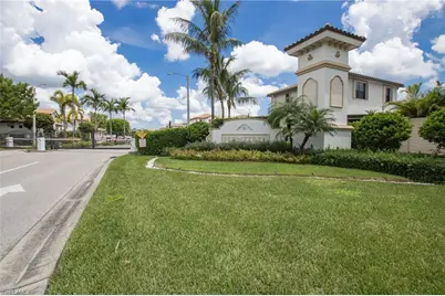 8785 Madrid Cir, Naples, FL 34104 - Photo 28